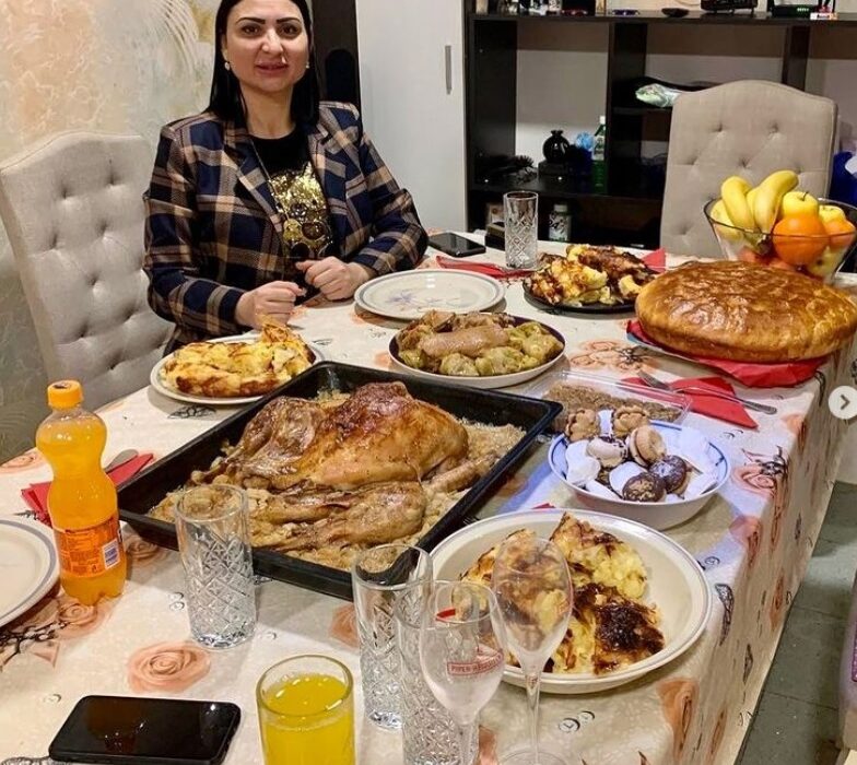 Софи Маринова празнува Василица с печена гъска