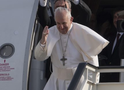 Натиск към Папа Франциск да подаде оставка