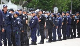 Полицаи от цялата страна на протест