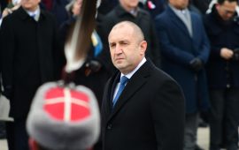 Президентът Радев: Петков е премиер на България, а не куриер на Франция