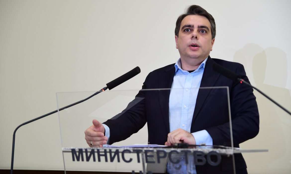 Василев обеща помощ за битовите потребители на газ и ток