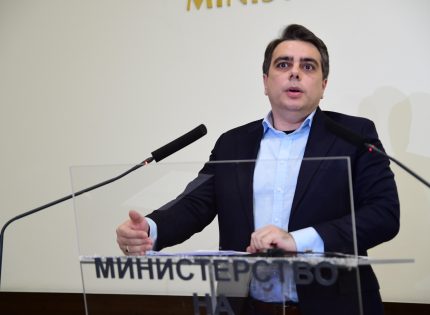 Министър Василев: Дефицит от 3% и не пипаме разходи за пенсии и заплати (ВИДЕО)