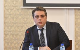 Асен Василев: Позицията на Радев е позорна