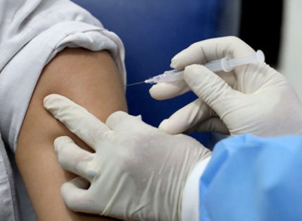 В САЩ: Спират ваксина срещу ковид заради тромбози