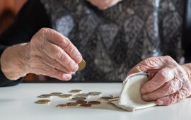 Жена преби 103-годишна баба за пенсията ѝ