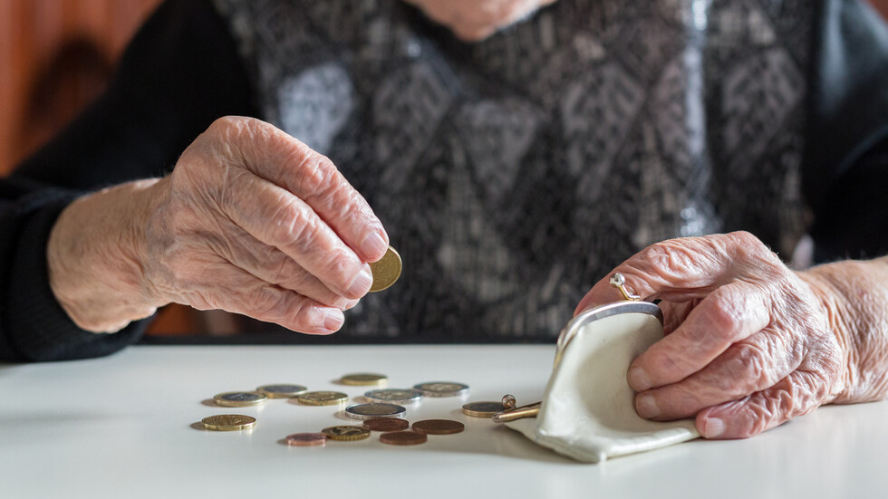 Махат ковид добавките на пенсионерите, увеличават им пенсиите