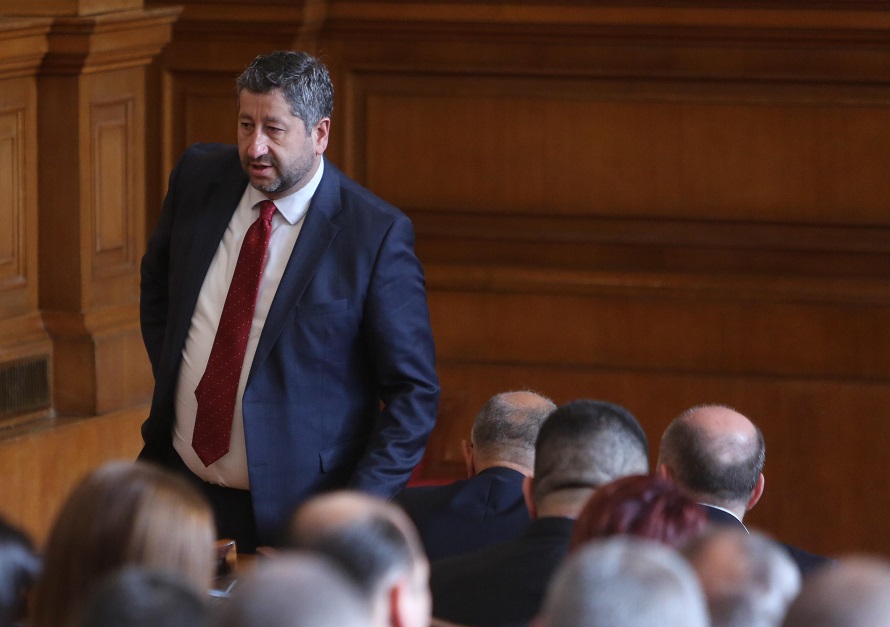 Нов трус в коалицията: „Има такъв народ“ искат оставката Христо Иванов