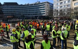 Пътните строители протестират пред парламента