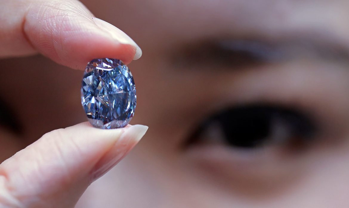 Продадоха син диамант за $57 милиона