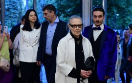 Цветана Манева се сбогува с публиката (СНИМКИ)