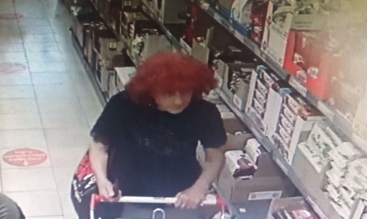 Жената, която открадна кутия с дарения, идвала и друг път в магазина