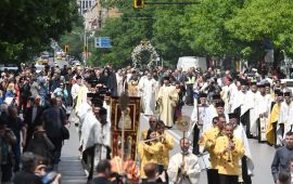 Извиха се опашки пред „Св. Неделя“ заради мощите на Кирил и Методий