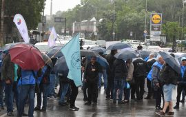 Три протеста блокираха София, дъждът не ги спря (СНИМКИ)