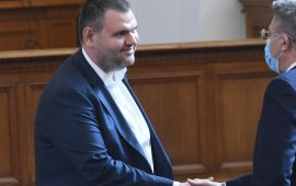 ДПС вкарва Пеевски в Комисията по конституционни въпроси