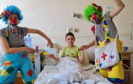 Медицински клоуни разсмиват болни деца (СНИМКИ)