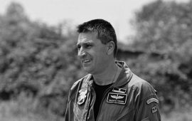 Откриха паметник на загиналия преди година пилот Валентин Терзиев (ВИЖТЕ СНИМКИ)