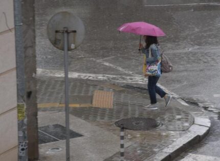 Проливен дъжд в София