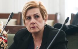 Елена Гунчева избухна: Сервитьорка ще кове законите в „Израждане“