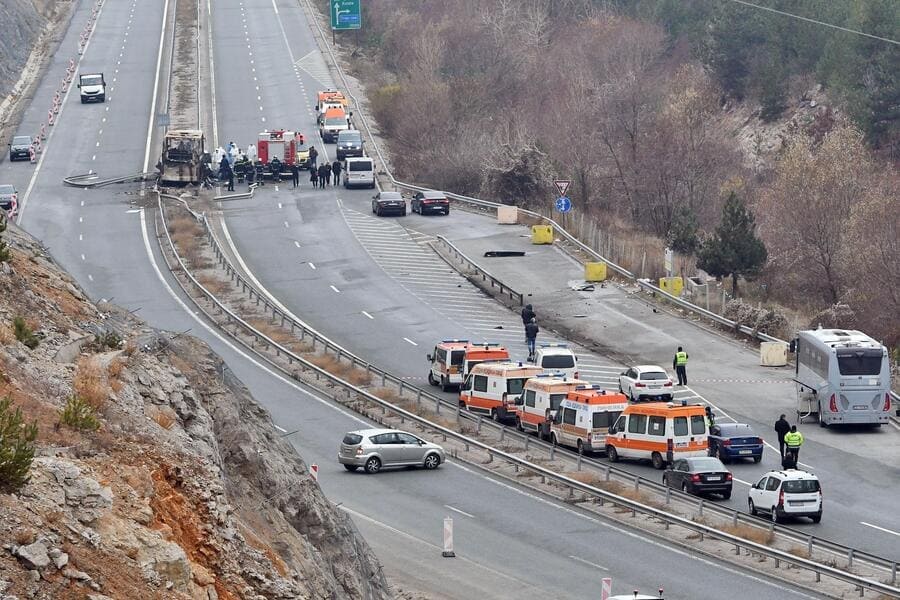 Иск срещу АПИ за 1 500 000 лева за трагедията с македонския автобус на „Струма“