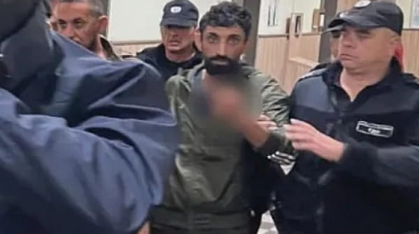 Гнусният трафикант Масут Абдо, показа среден пръст на всички българи