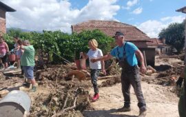 Вижте кои политици ринаха кал в бедстващите села (СНИМКИ)