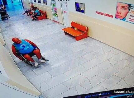 Срамота! Мъж се престори на инвалид и открадна количка