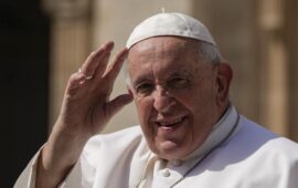 Папа Франциск няма да присъства на погребението на Елизабет