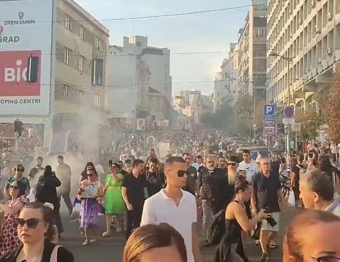 Сърбия се вдигна на бунт срещу гейпарад (ВИДЕО)