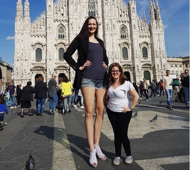 Жената с най-дългите крака в света: Самотна съм, нямам си гадже!