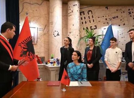 Дуа Липа получи албанско гражданство