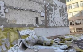 Вятърът в София събори фасада на училище