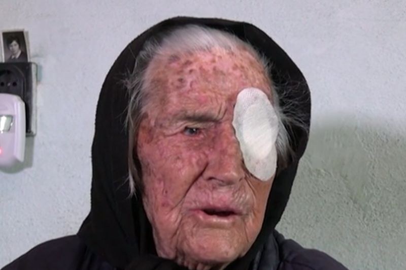 Арестуваха внучката, пребила 103-годишната си баба