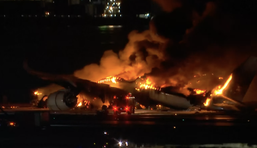 400 пътници оцеляха при самолетна катастрофа (ВИДЕО)